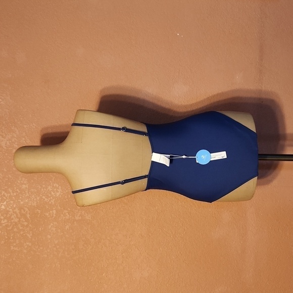 New with tags! Navy blue one piece swimsuit! Size small! - Picture 6 of 10